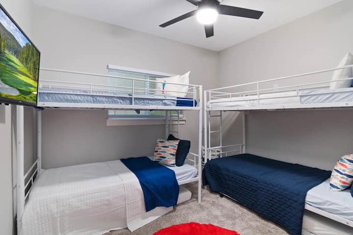 Bunk room at Unit #113