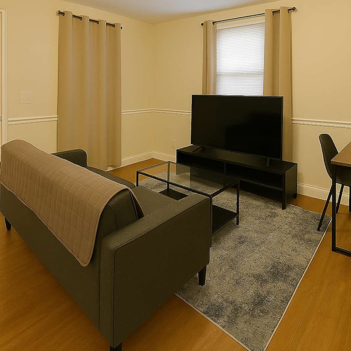 Homey 2br | Kitchen + Comfort - Niles, IL
