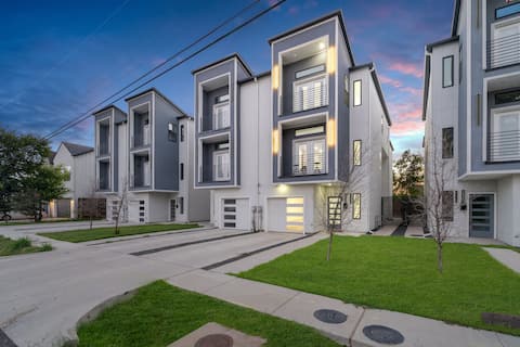 Top Airbnb: [EDlTOR'S CHOlCE] Modern 4BR Townhouse w/ Arcades in Muncie