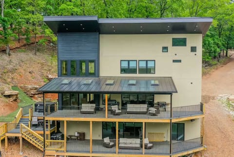 Luxe Lakefront Retreat w/ Hot Tub & Game Room