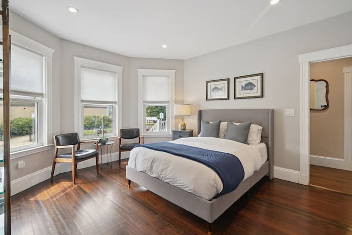 Boston Escape | Near T gallery image 4