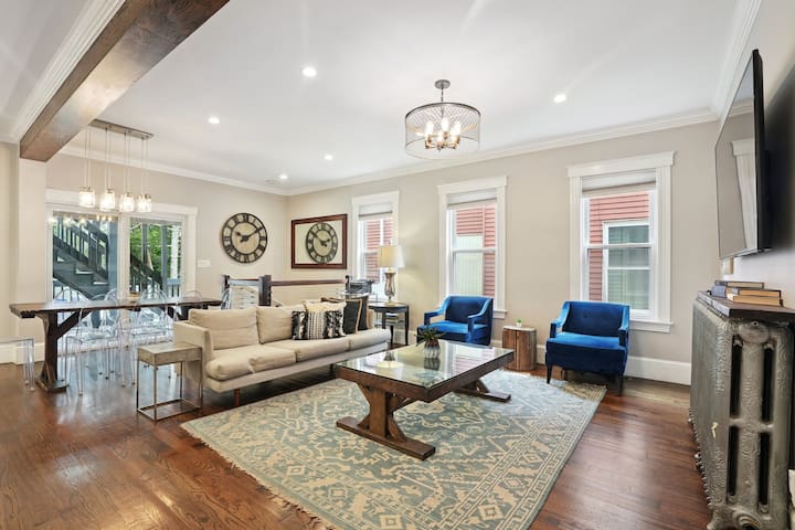 Boston Escape | Near T