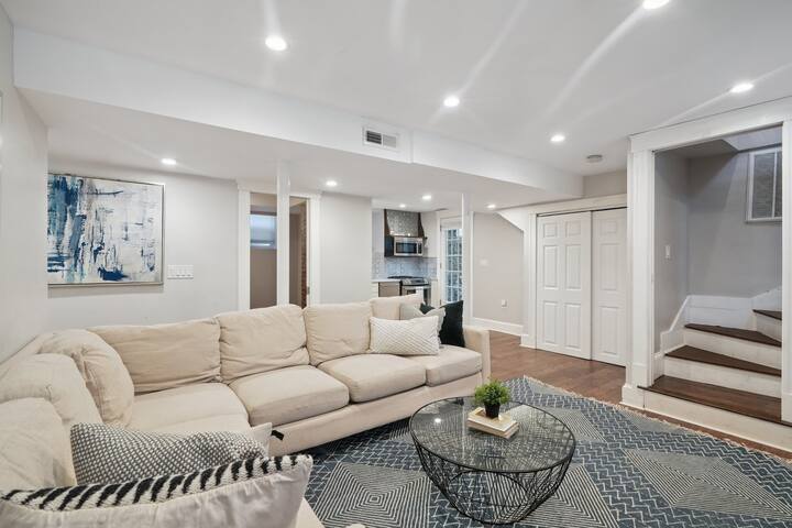 Boston Escape | Near T gallery image 5