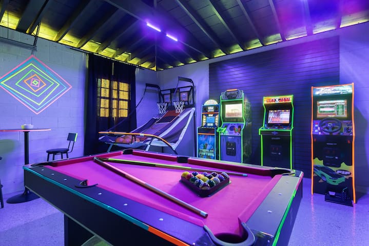 [TRENDlNG NOW] 4BR Pool Villa | Near Beach+Arcades gallery image 3