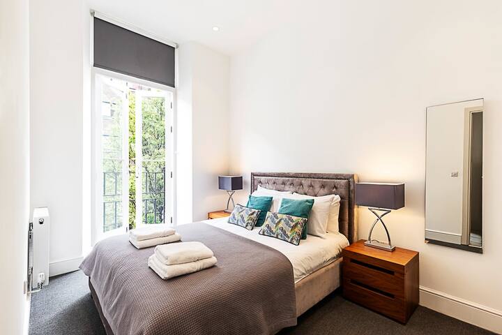 Stylish Two-Bed Flat Near Oxford Circus gallery image 3