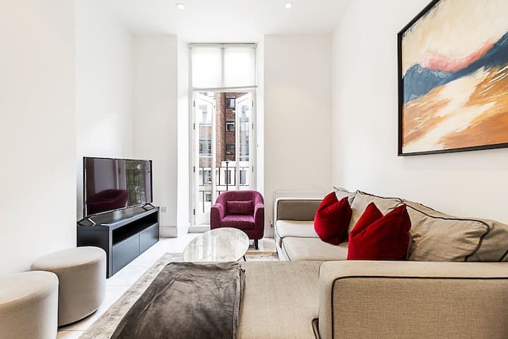 Stylish Two-Bed Flat Near Oxford Circus