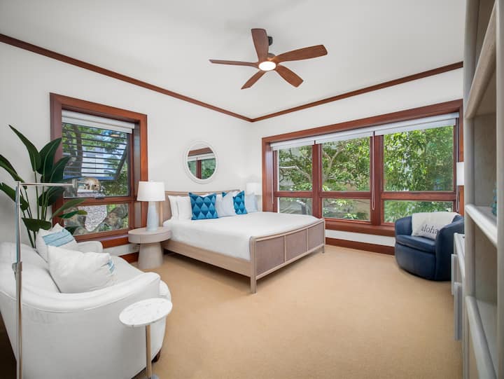 غرفة النوم الثانية | سرير كينج حمام، حوض استحمام عميق له ولها مرحاض خاص