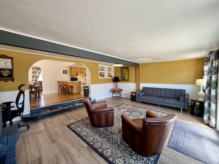 Storybook Nook, 2 Bdrm Downtown Home On Main St. - Baker City, OR