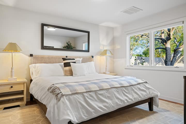 Kasitada yerləşən yataq otağında 6 çarpayı var.