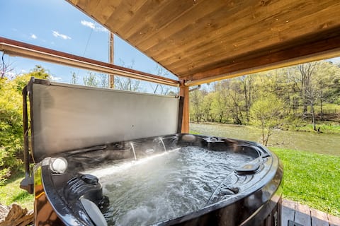 Riverside Cottage w/Hot Tub near Trails&Vineyard