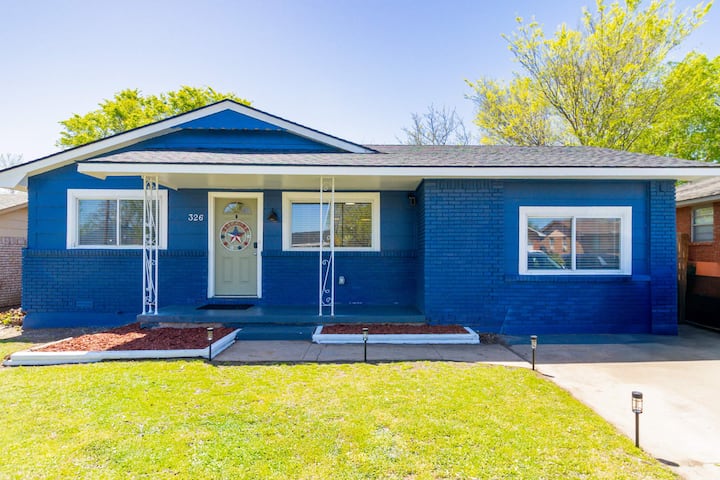 Blue Prairie Cottage | Near Fort Sill | Fast Wifi - Lawton, OK