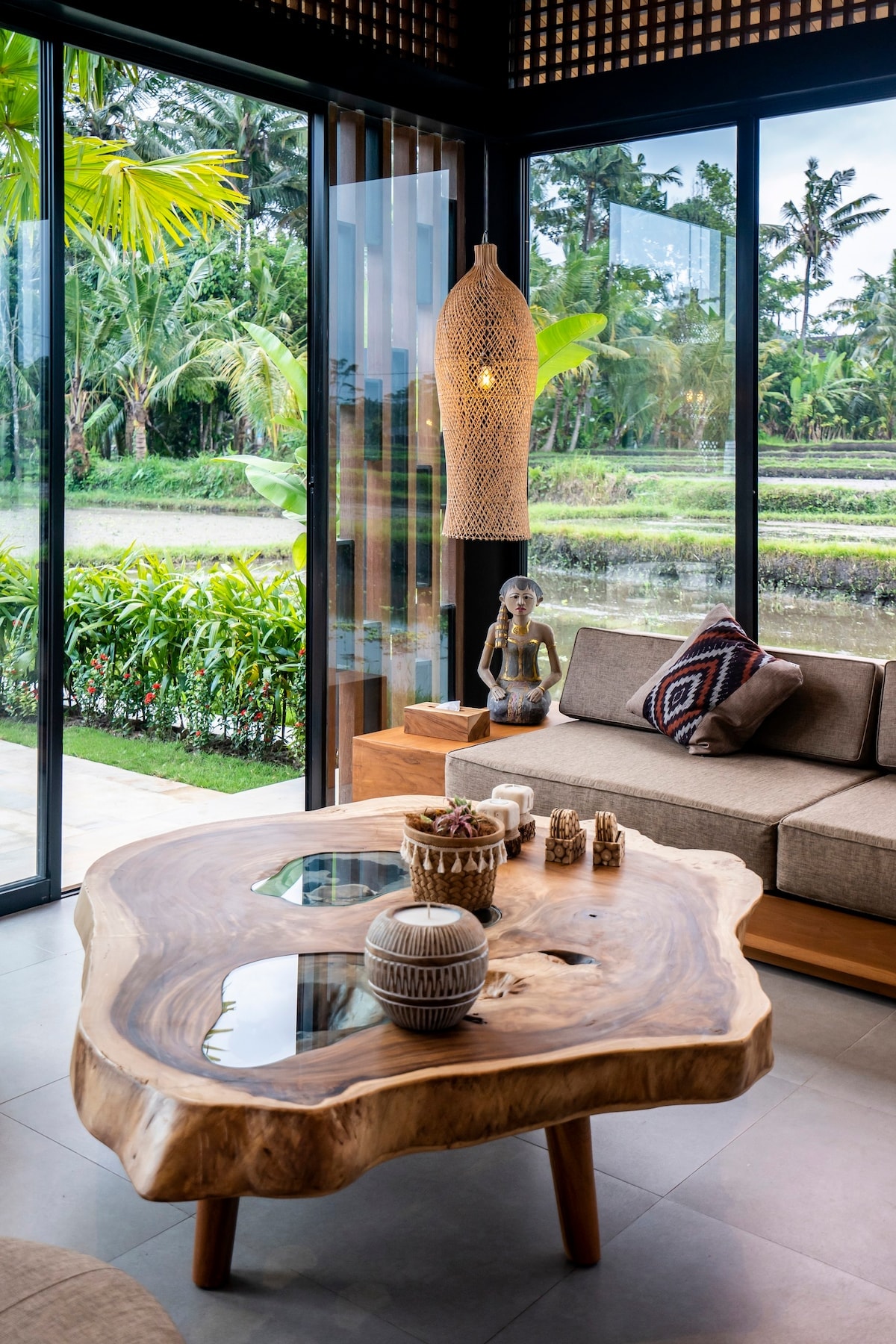Villa in Tegallalang · ★4.81 · 5 bedrooms · 5 beds · 5 baths, comparabile Airbnb