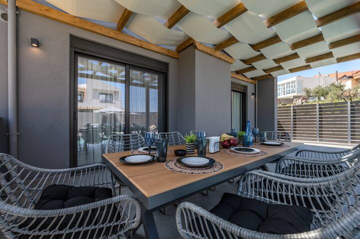 Rosy pair, private pool & jacuzzi near waterpark gallery image 4