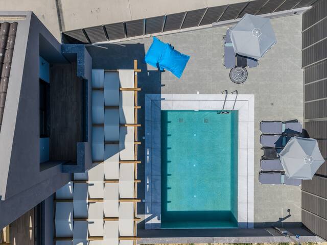 Rosy pair, private pool & jacuzzi near waterpark gallery image 3