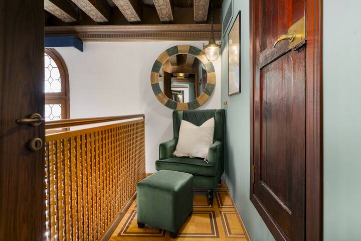 The Yacht House Canal View gallery image 5