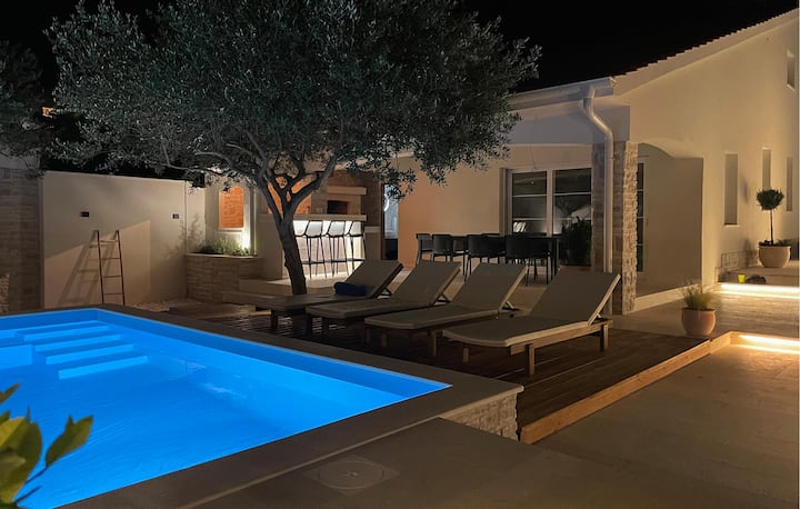 Lovely Home In Murter - Betina