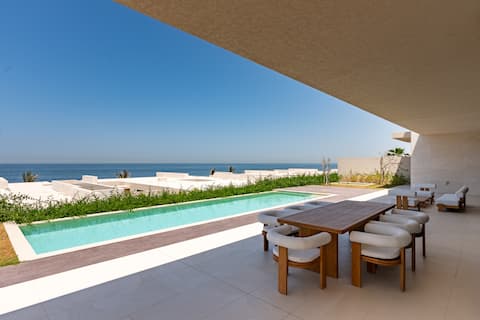 Exclusive 4BR Villa w/ Pvt Pool & Beach, Al Zorah