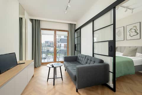 Top Airbnb: Meteorologów 41 | Comfortable Studio | Parking in Brynów Osiedle Zgrzebnioka