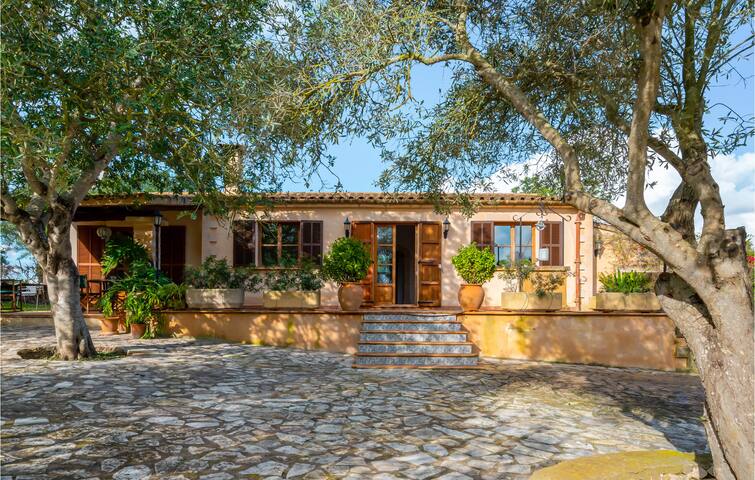 Lovely home in Manacor with WiFi gallery image 2