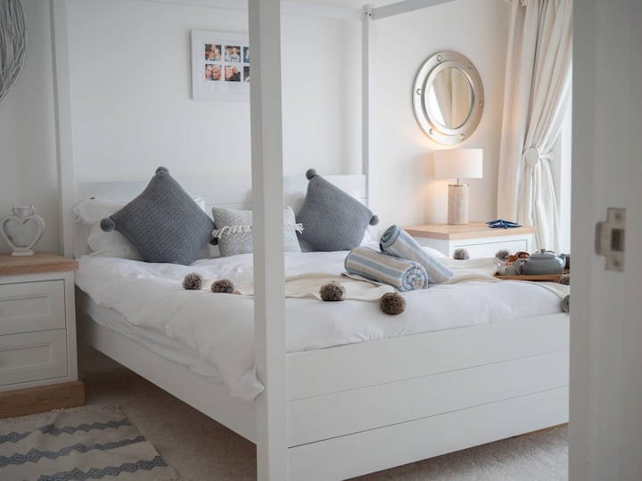 ห้องนอน 1 (ชั้นบนสุด)