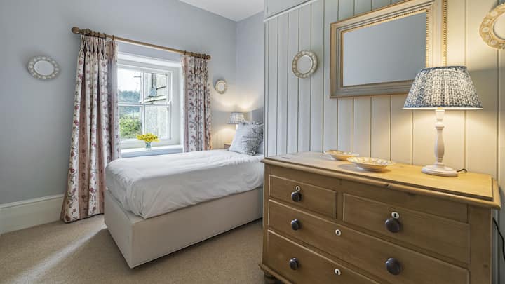 Peony has a single bed and lots of charm.