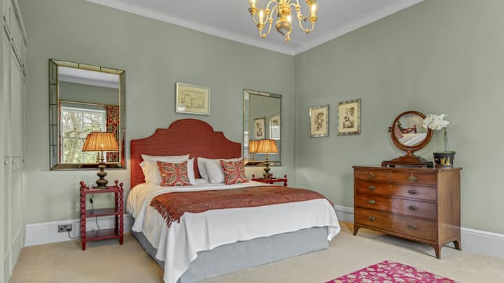 Clematis has a super king-size bed.