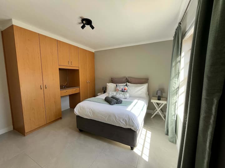 卧室配有一张舒适的床，让您安然入睡。