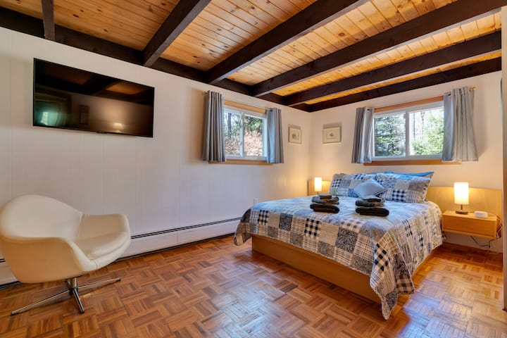 Quarto 2 no primeiro andar - cama queen