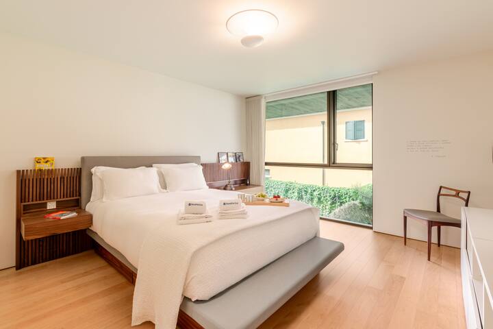 Grand Villa w/ Pool, Garden & Garage by HostWise gallery image 4