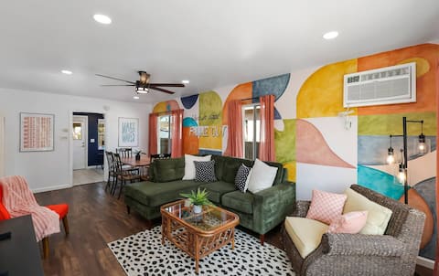 2 Homes in One!  2 Kitchens Huge Outdoor Retreat