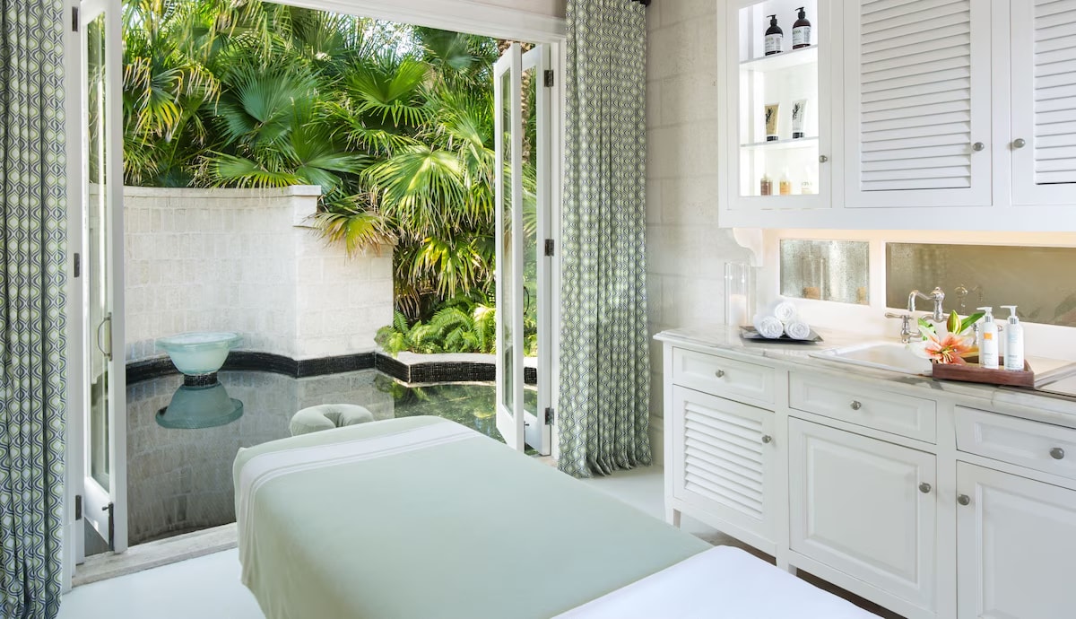 Junior Suite at The Palms — Beachfront Dining
