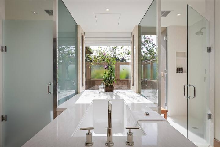 Fairway Villa 110D– Bright & Modern | Onsite Staff