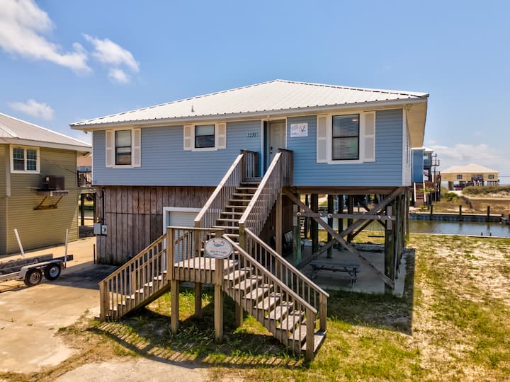 Canal-front, Boat Dock, Sleeps 9 - Anchor Eways - Dauphin Island, AL