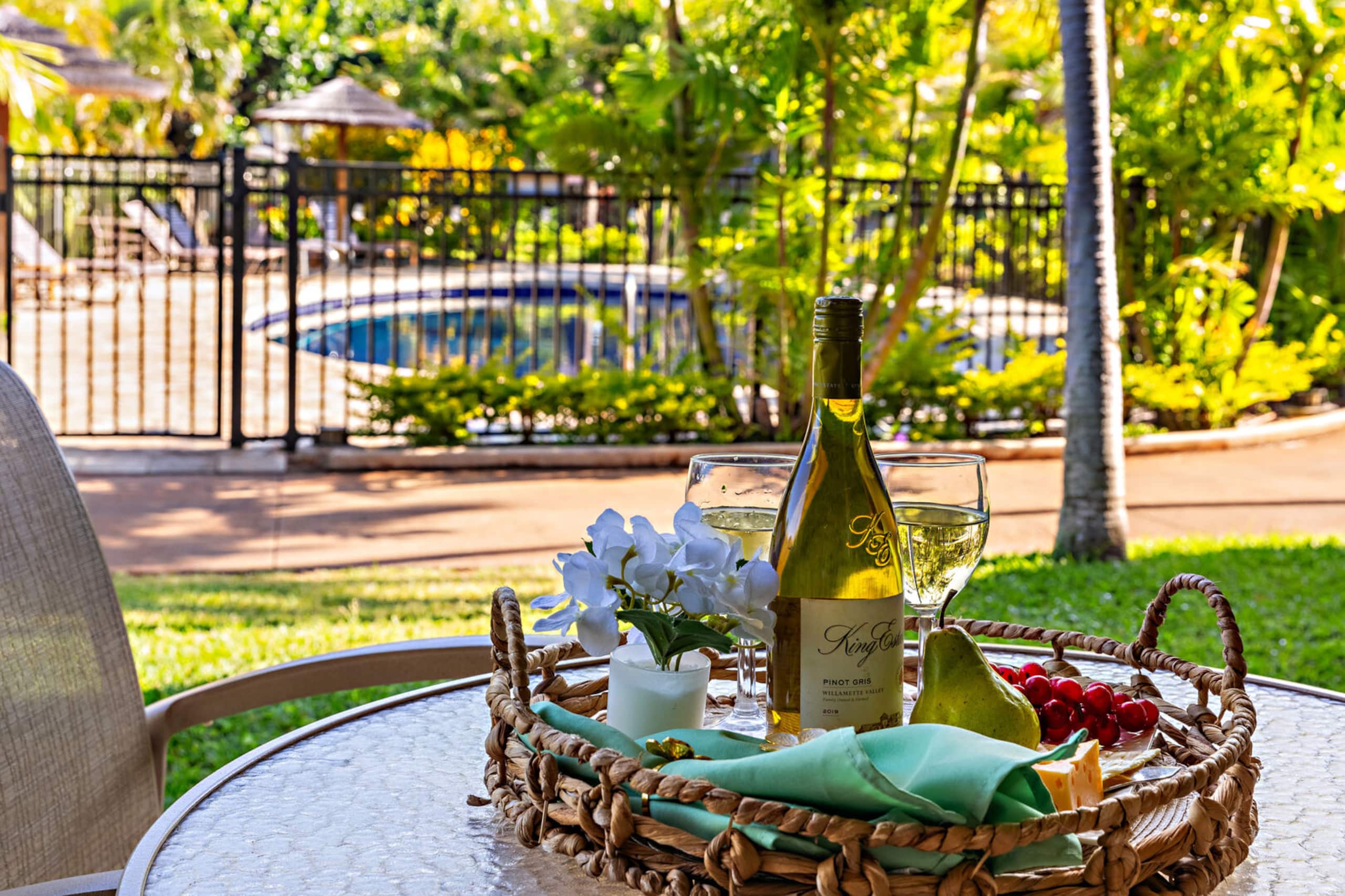 Condo in Lahaina · ★5.0 · 1 bedroom · 2 beds · 1 private bath - Image 27