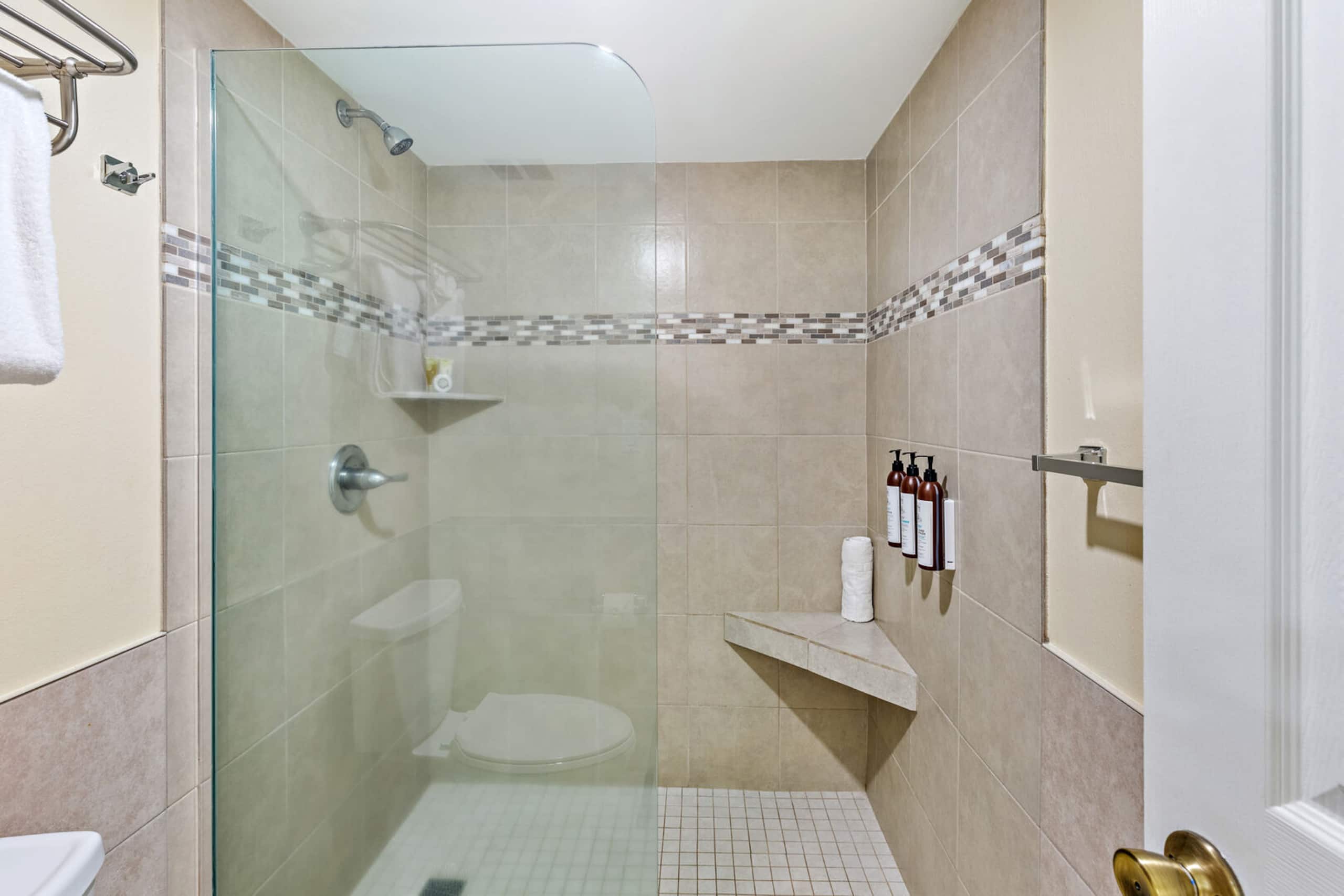 Condo in Lahaina · ★5.0 · 1 bedroom · 2 beds · 1 private bath - Image 26