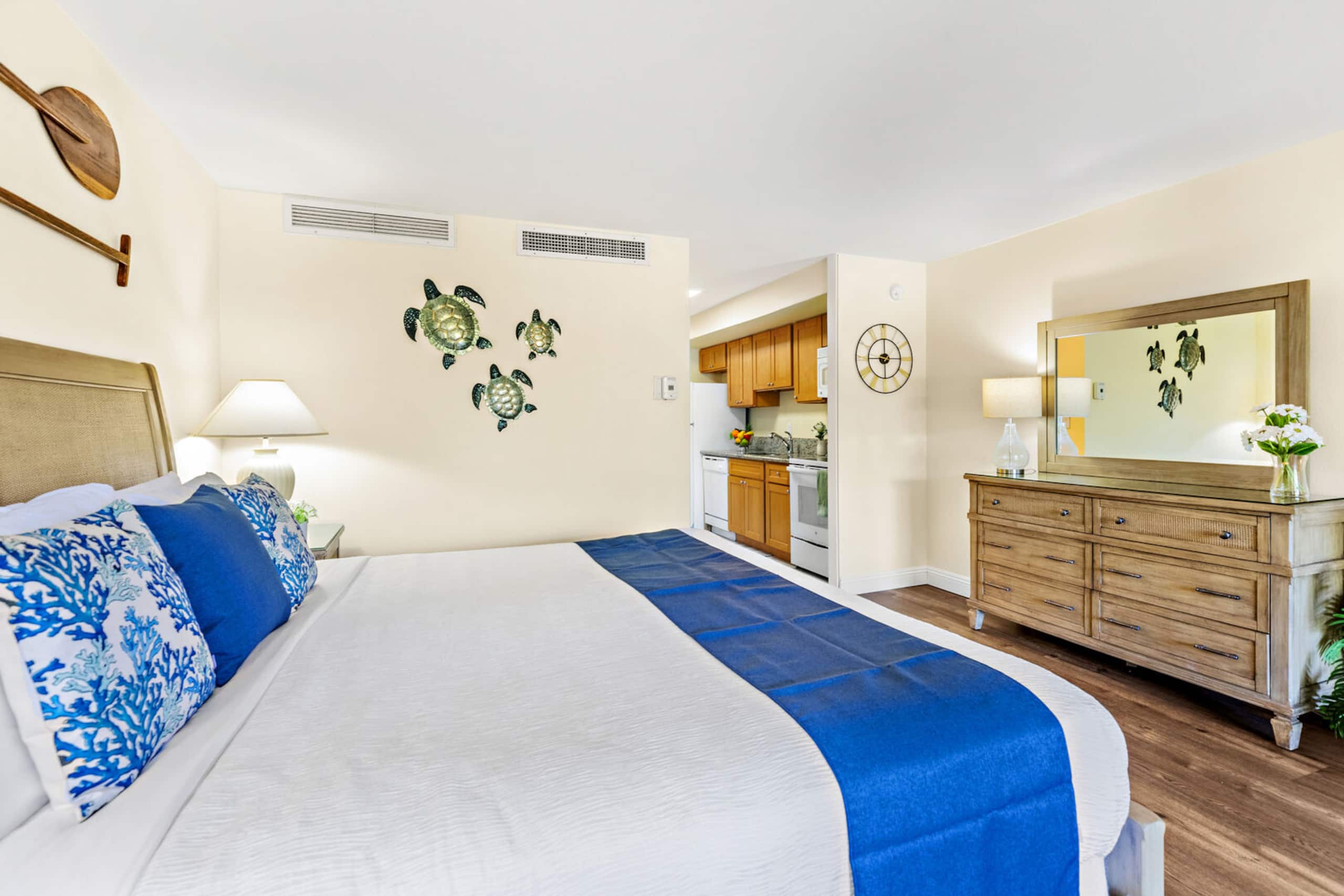 Condo in Lahaina · ★5.0 · 1 bedroom · 2 beds · 1 private bath - Image 14