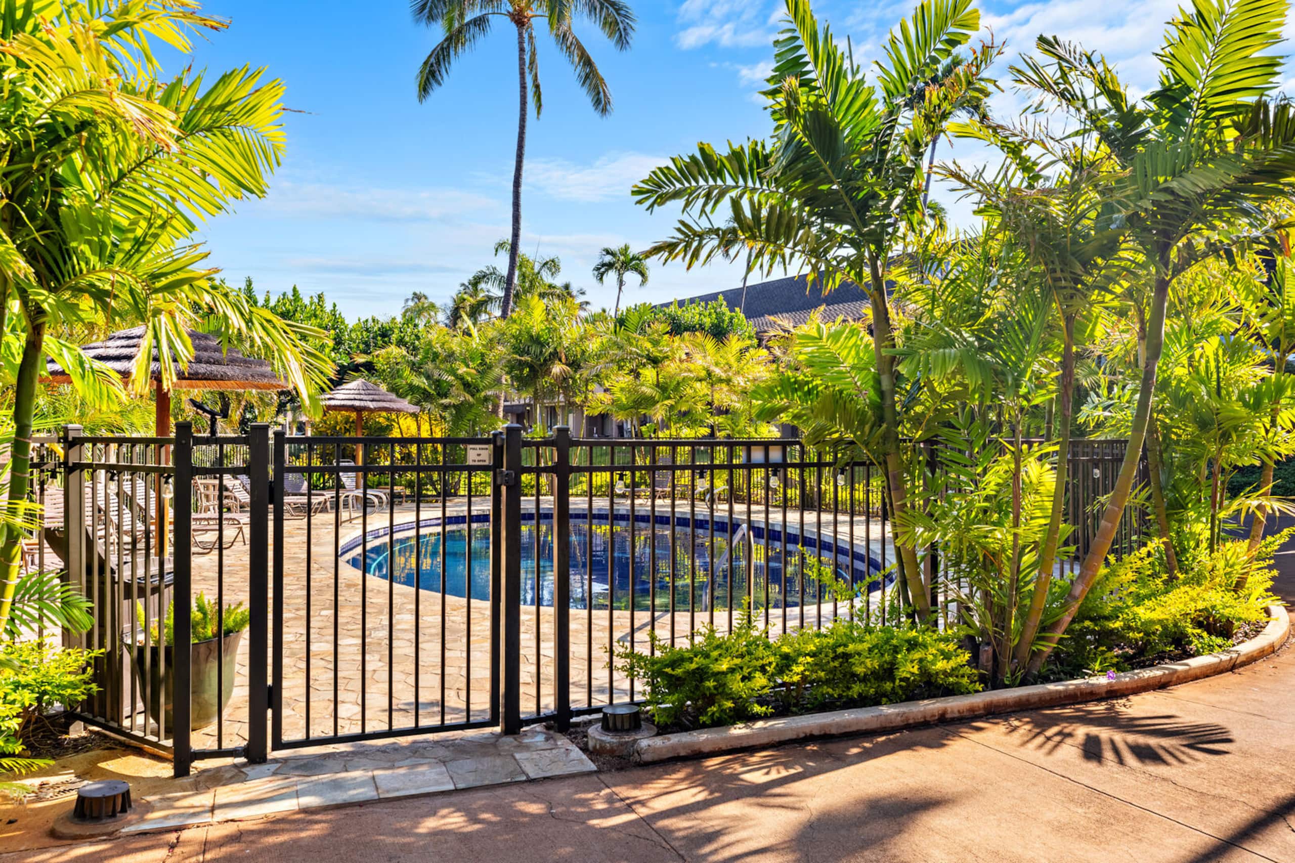 Condo in Lahaina · ★5.0 · 1 bedroom · 2 beds · 1 private bath - Image 4
