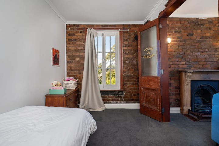 Dormitorio 3 con 2 camas individuales y puerta de interconexión para crear 2 habitaciones en una