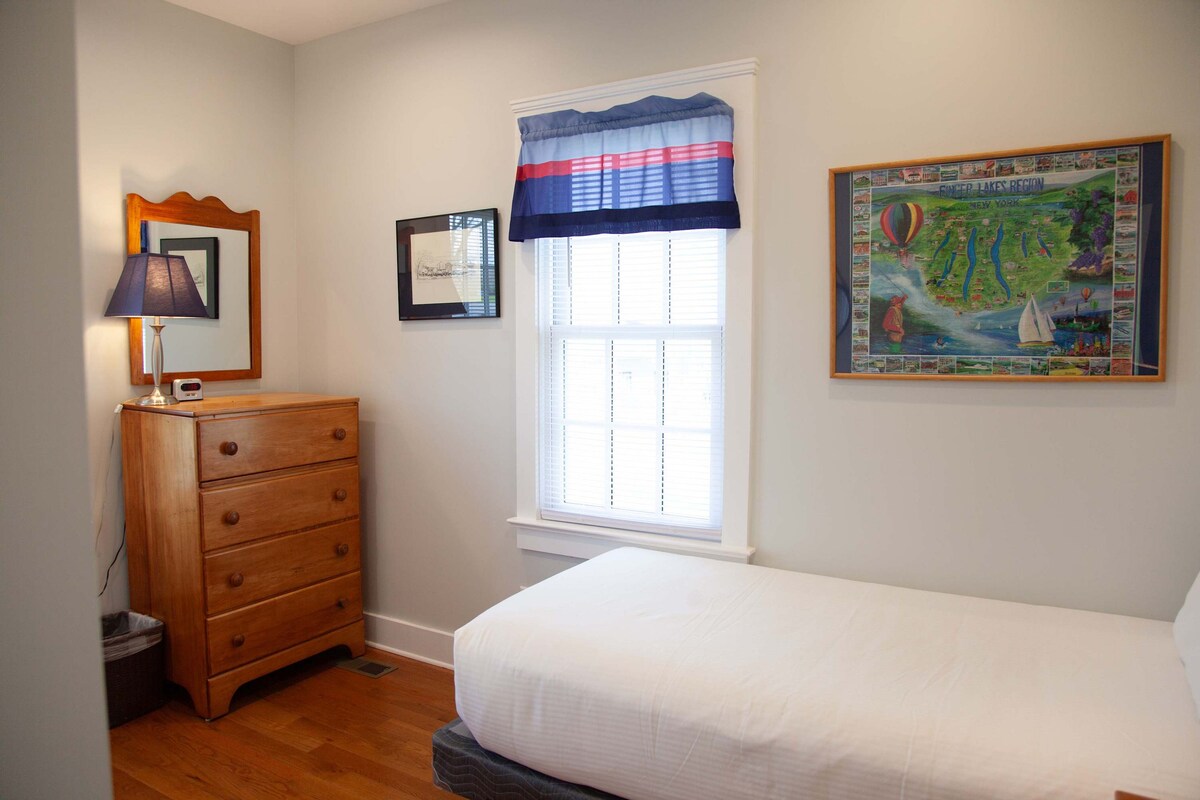 Lakeview Cottage