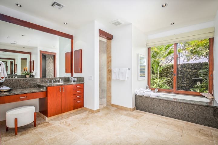 Pohinahina Hale – Modern & Private | Onsite Staff