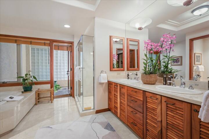 Hillside Villa 2102 – Onsite Staff & Daily Housek