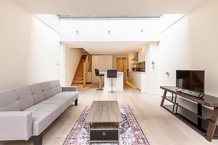 Beautiful modern 4BR house in Central London.