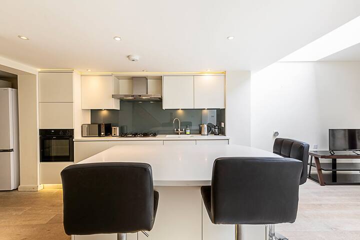 Beautiful modern 4BR house in Central London. gallery image 4