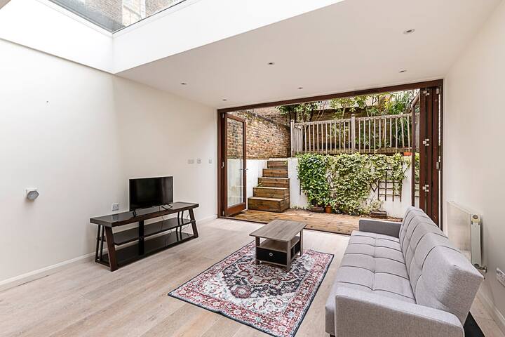 Beautiful modern 4BR house in Central London. gallery image 2