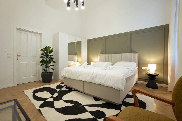 Posh 3BR Escape – Sauna, Billiard, Spacious 212 m² gallery image 4