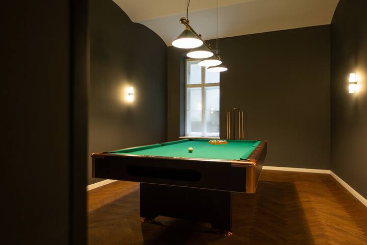 Posh 3BR Escape – Sauna, Billiard, Spacious 212 m² gallery image 2