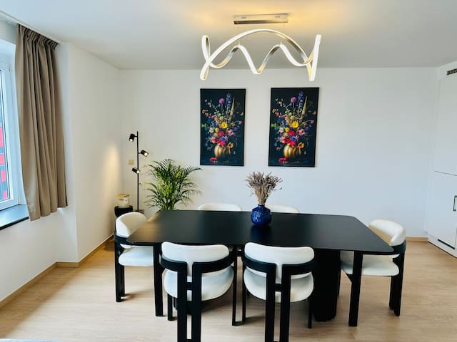 Grand Place view – 2bd – Exclusive apartment gallery image 3