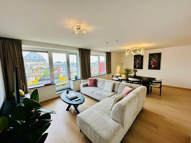 Grand Place view – 2bd – Exclusive apartment gallery image 2