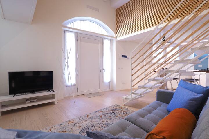 Modern loft just a few steps from Corso Como gallery image 5