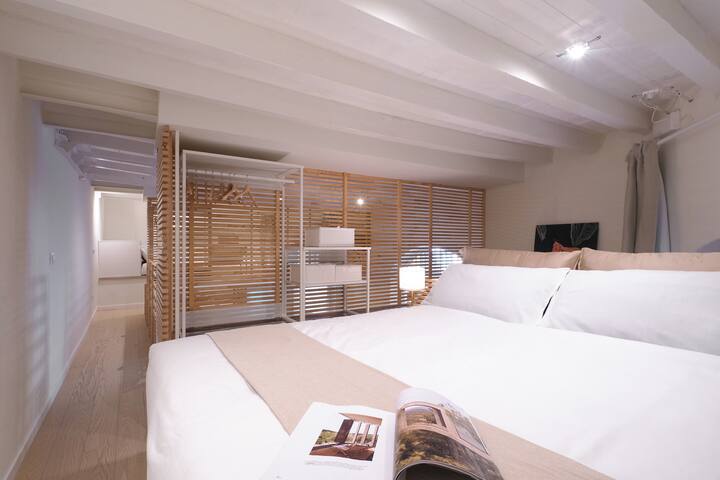 Modern loft just a few steps from Corso Como gallery image 4